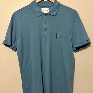 Regular fit
Polo collar
Organic cotton
Heart embroidery
Mercerized jersey